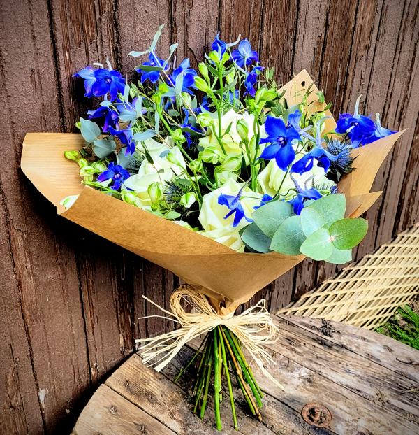 Handtie floral wrap